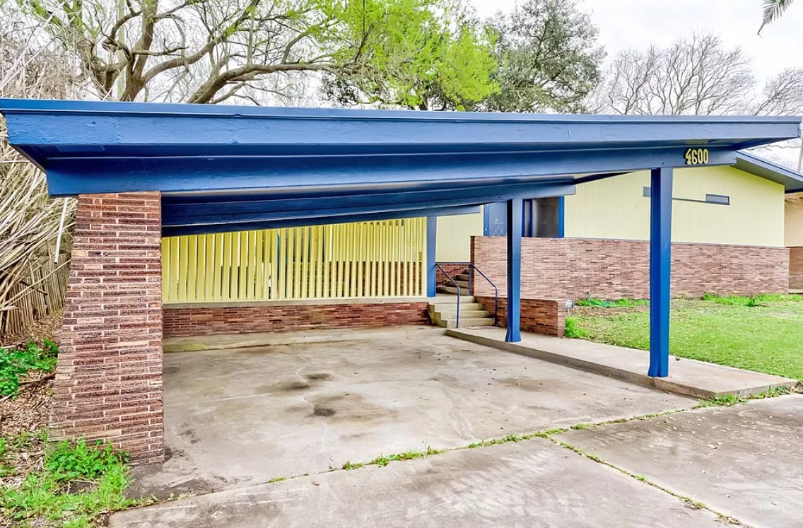 4600 Lakeshore Drive Property Photo 6