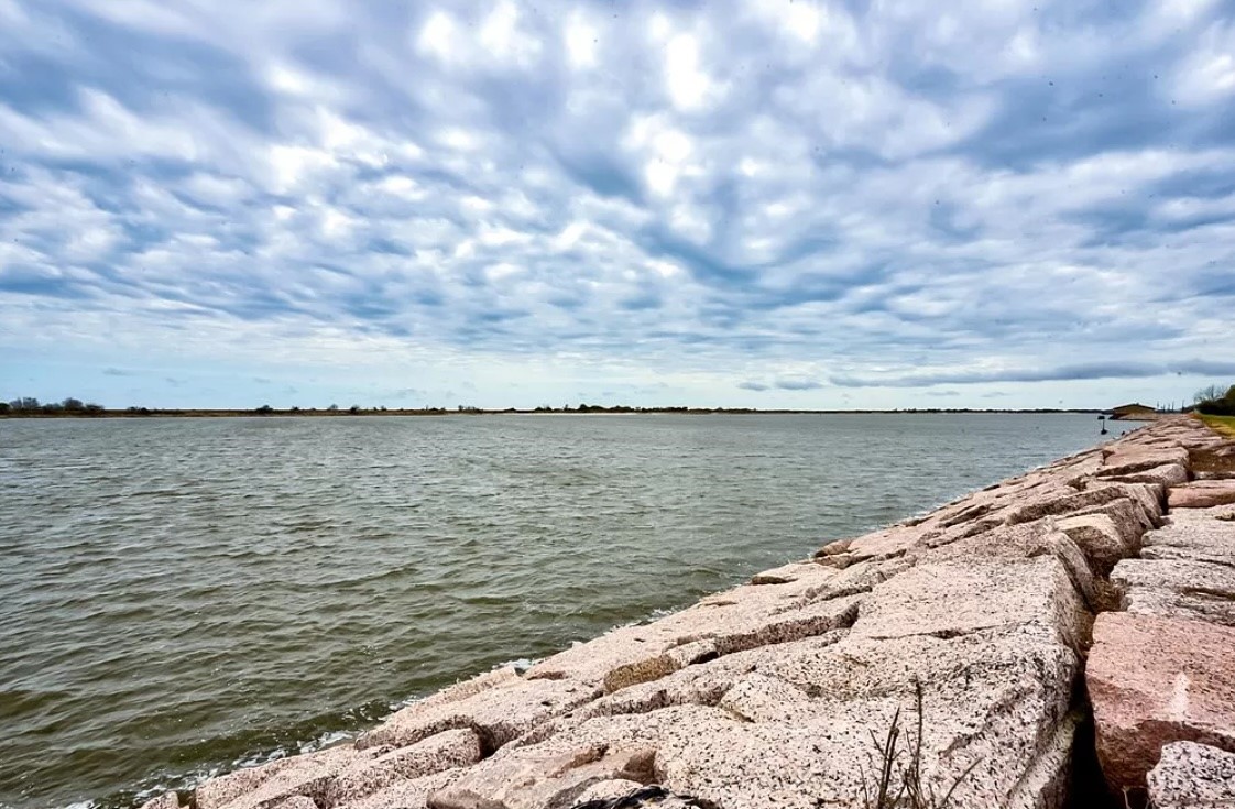 4600 Lakeshore Drive Property Photo 37