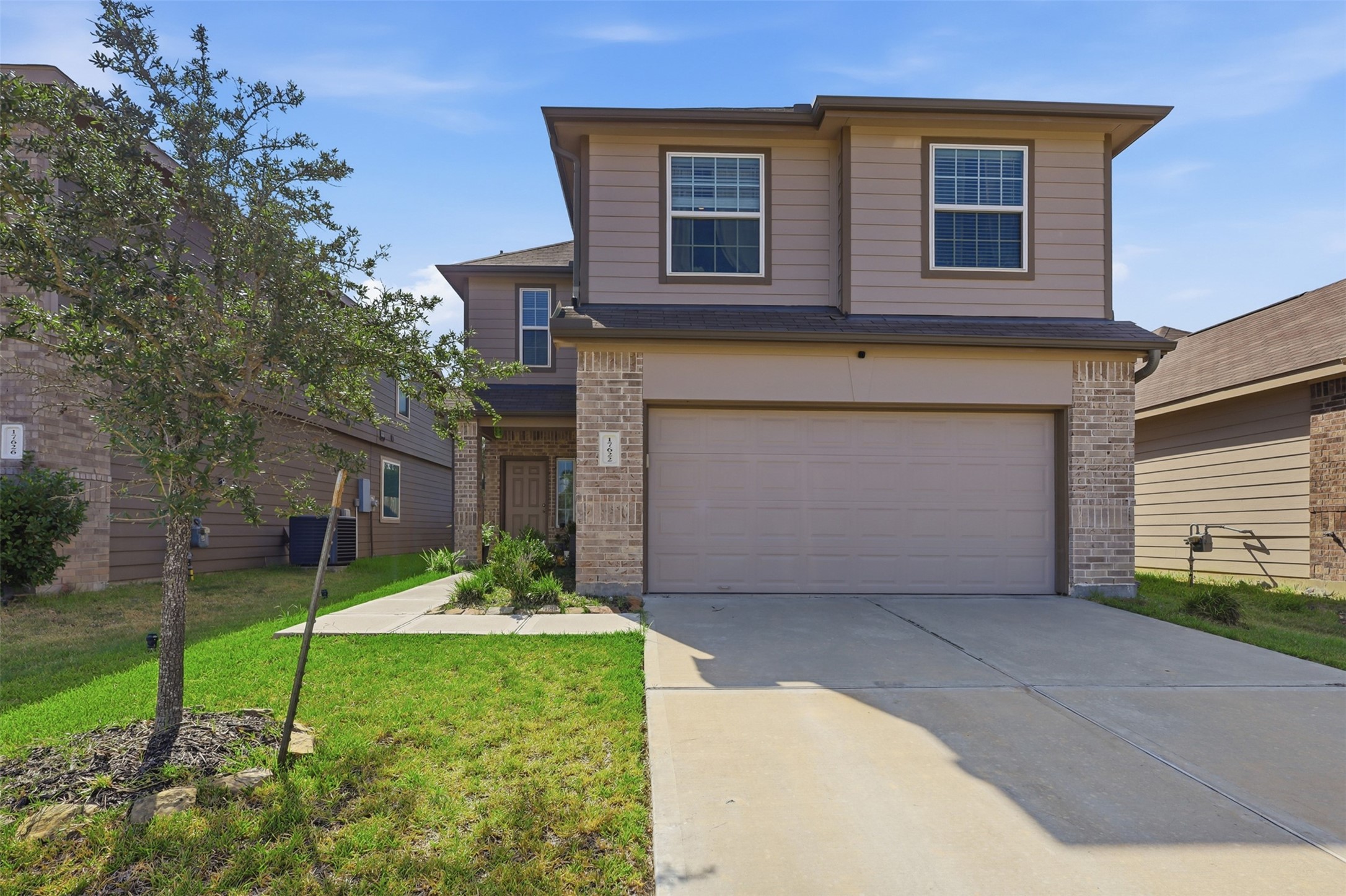 17622 Holroyd Road Property Photo 2