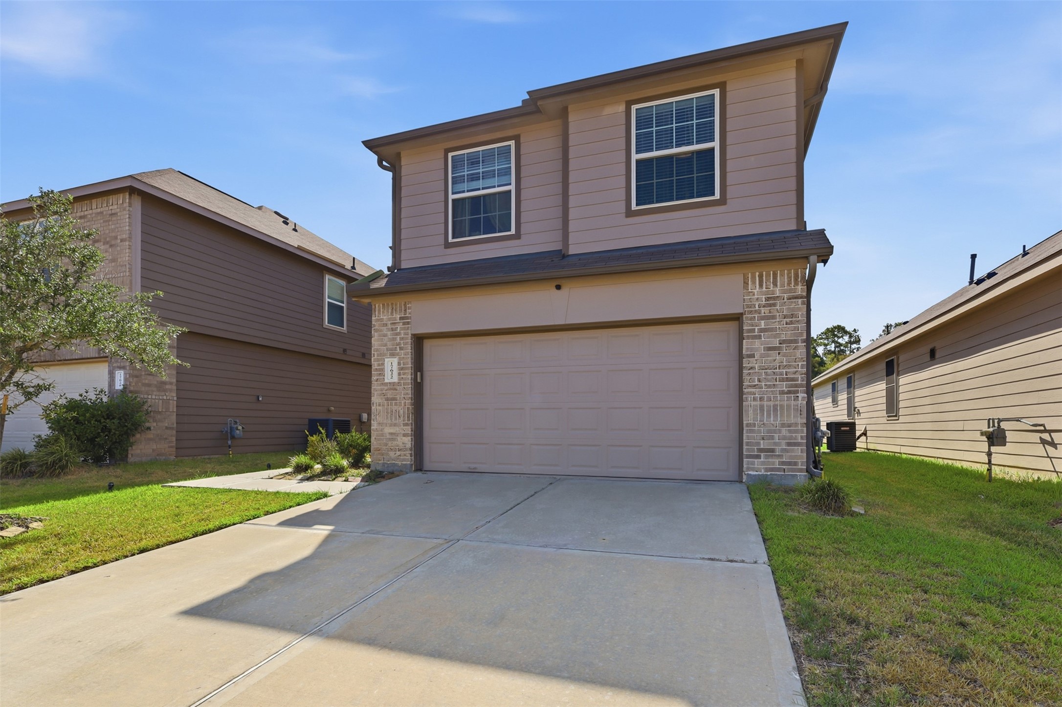 17622 Holroyd Road Property Photo 3