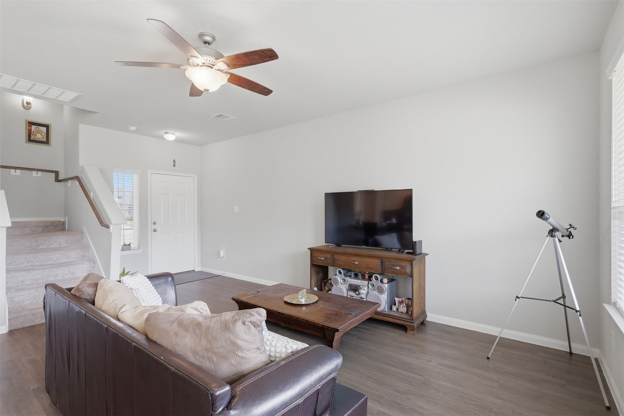 17622 Holroyd Road Property Photo 5