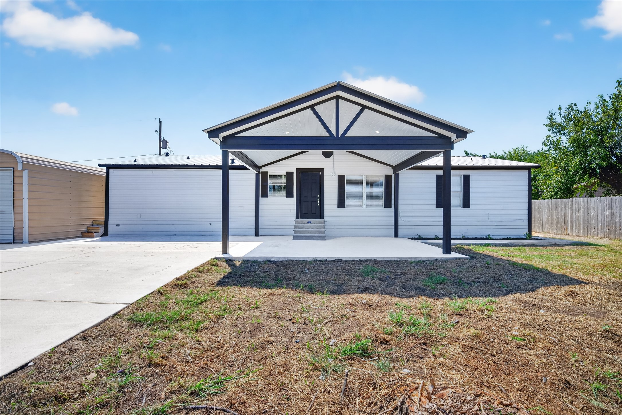 2426 N Battlebell Road Property Photo 1
