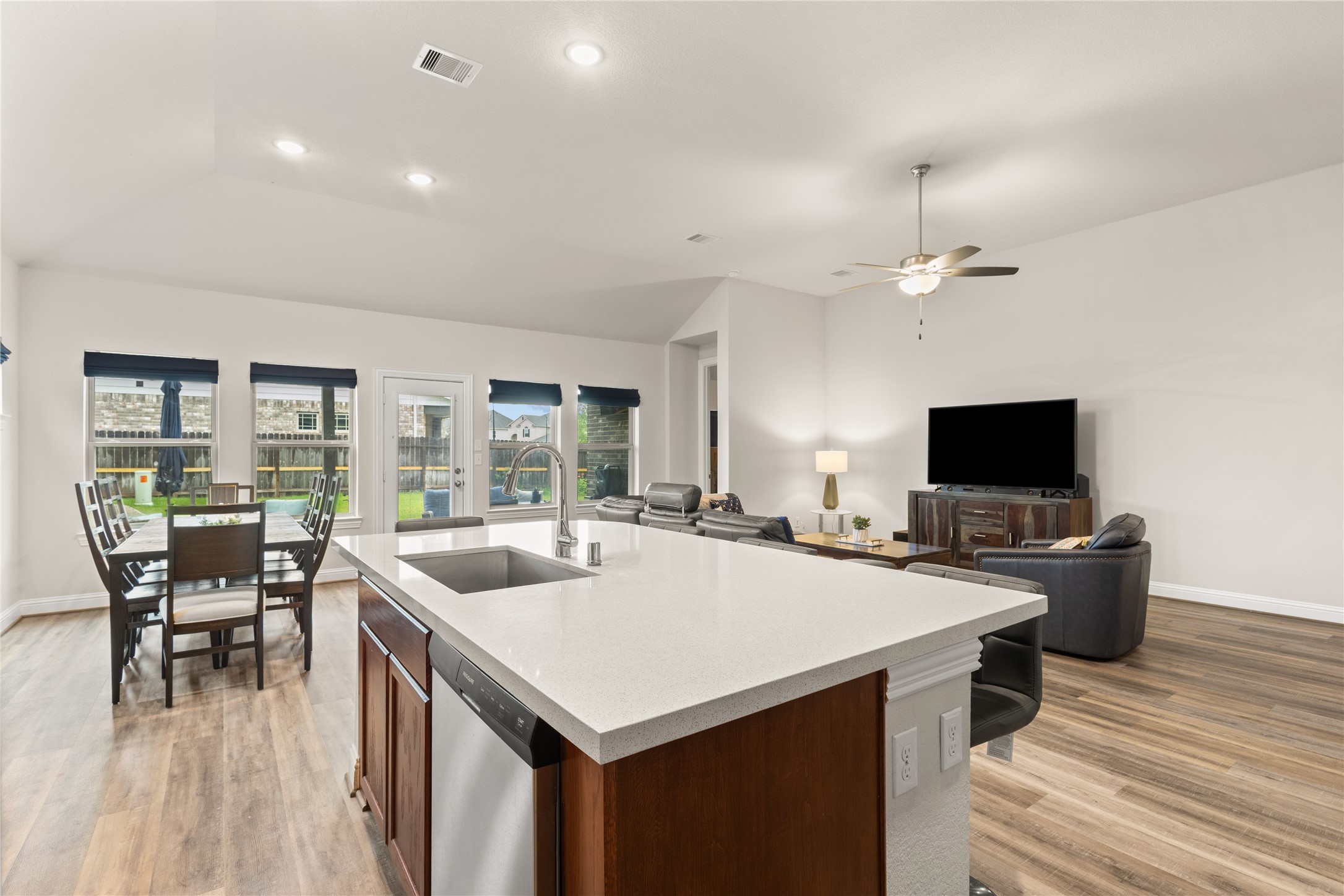 6027 Thief River Falls Drive Property Photo 8
