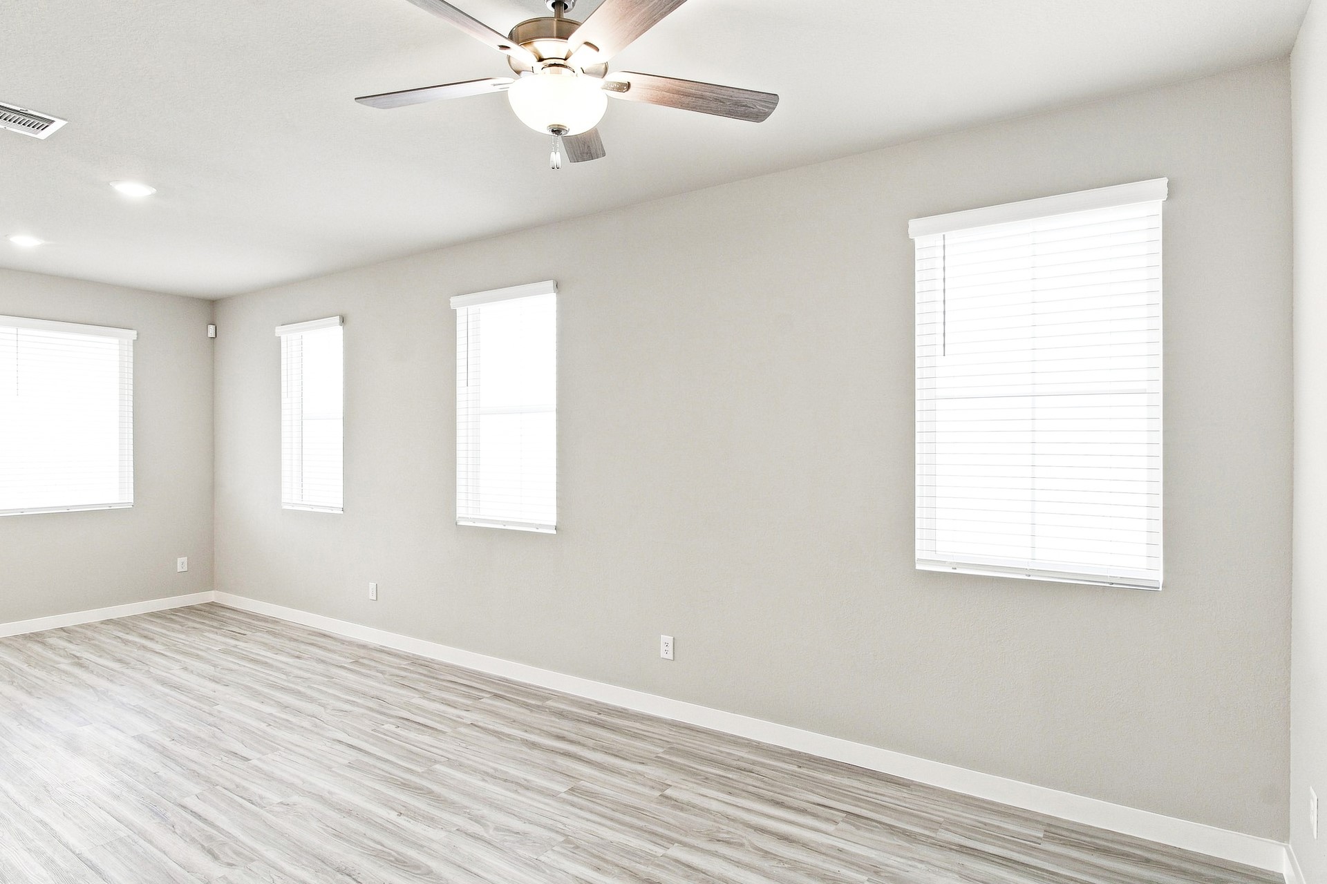 2186 Shady Pier Drive Property Photo 5