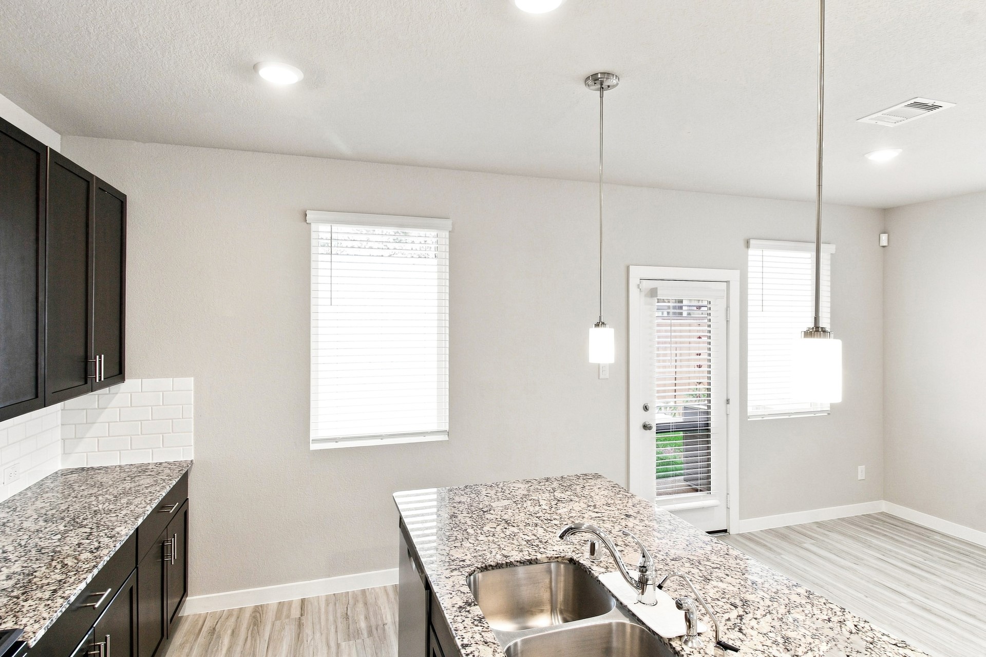 2186 Shady Pier Drive Property Photo 7