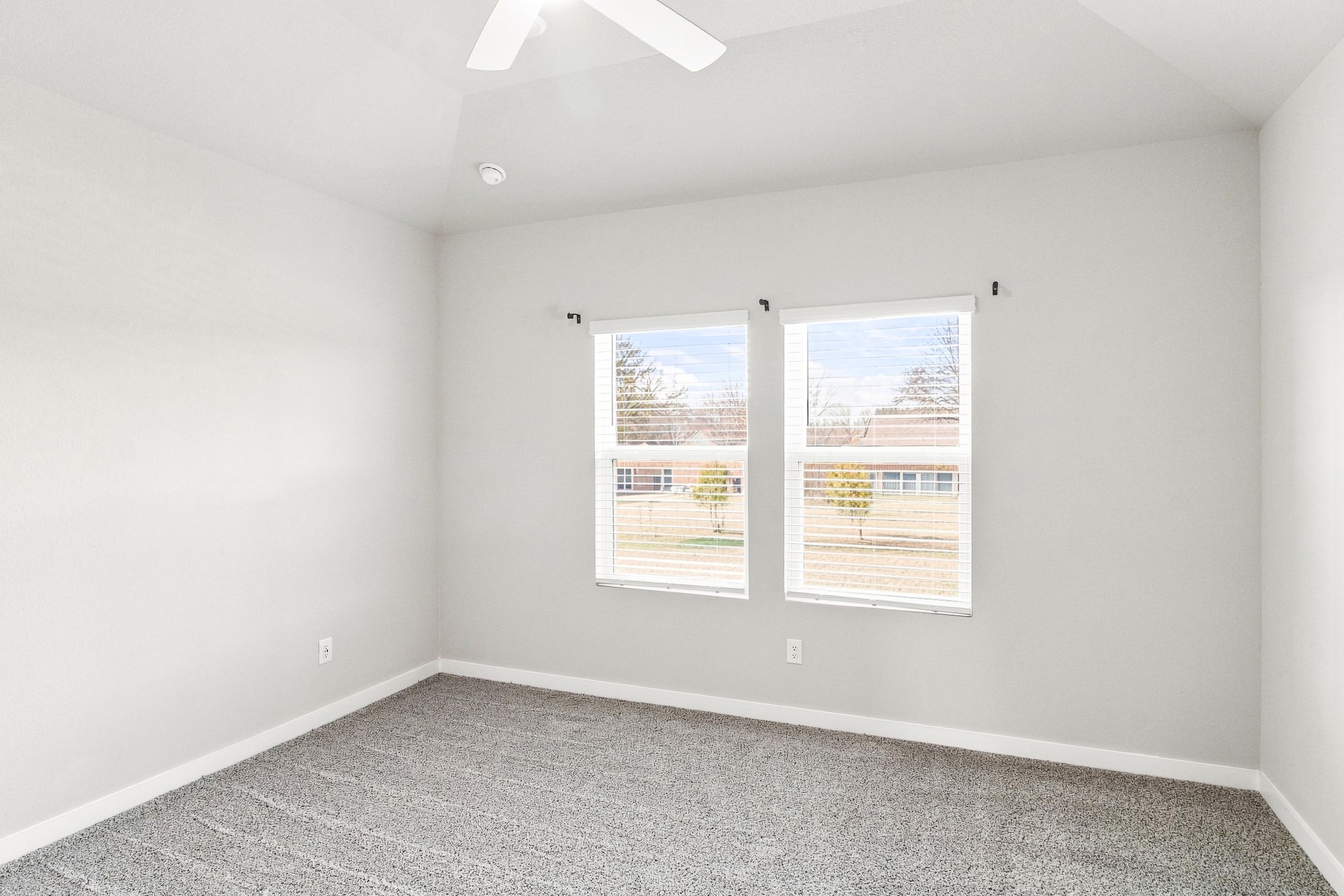 2186 Shady Pier Drive Property Photo 8