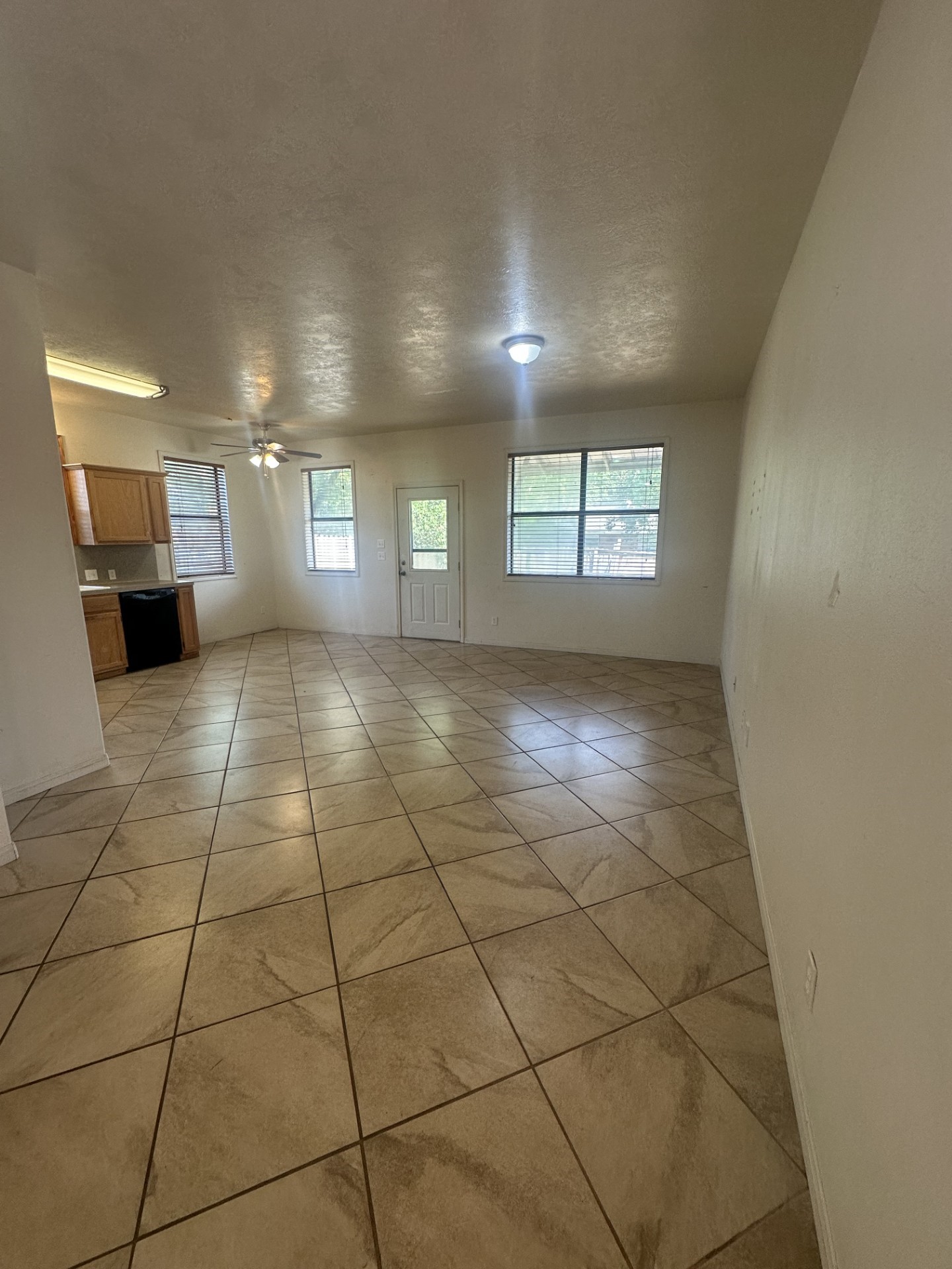 1214 E Alamo Property Photo 2
