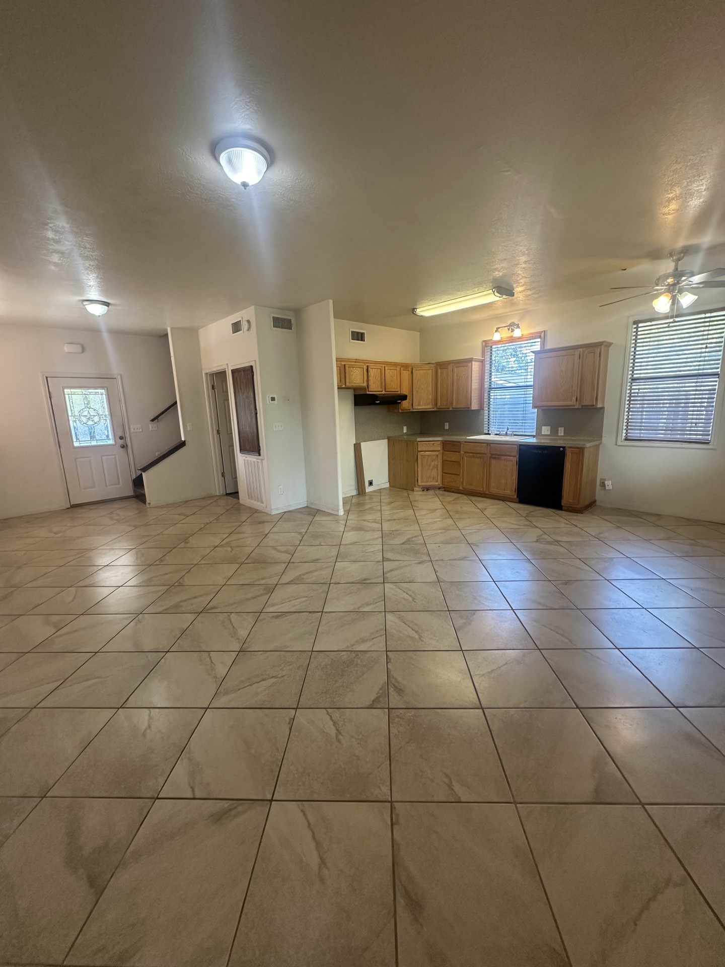 1214 E Alamo Property Photo 4