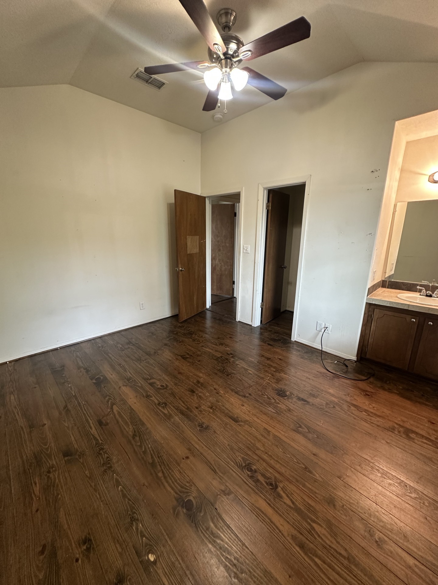 1214 E Alamo Property Photo 5