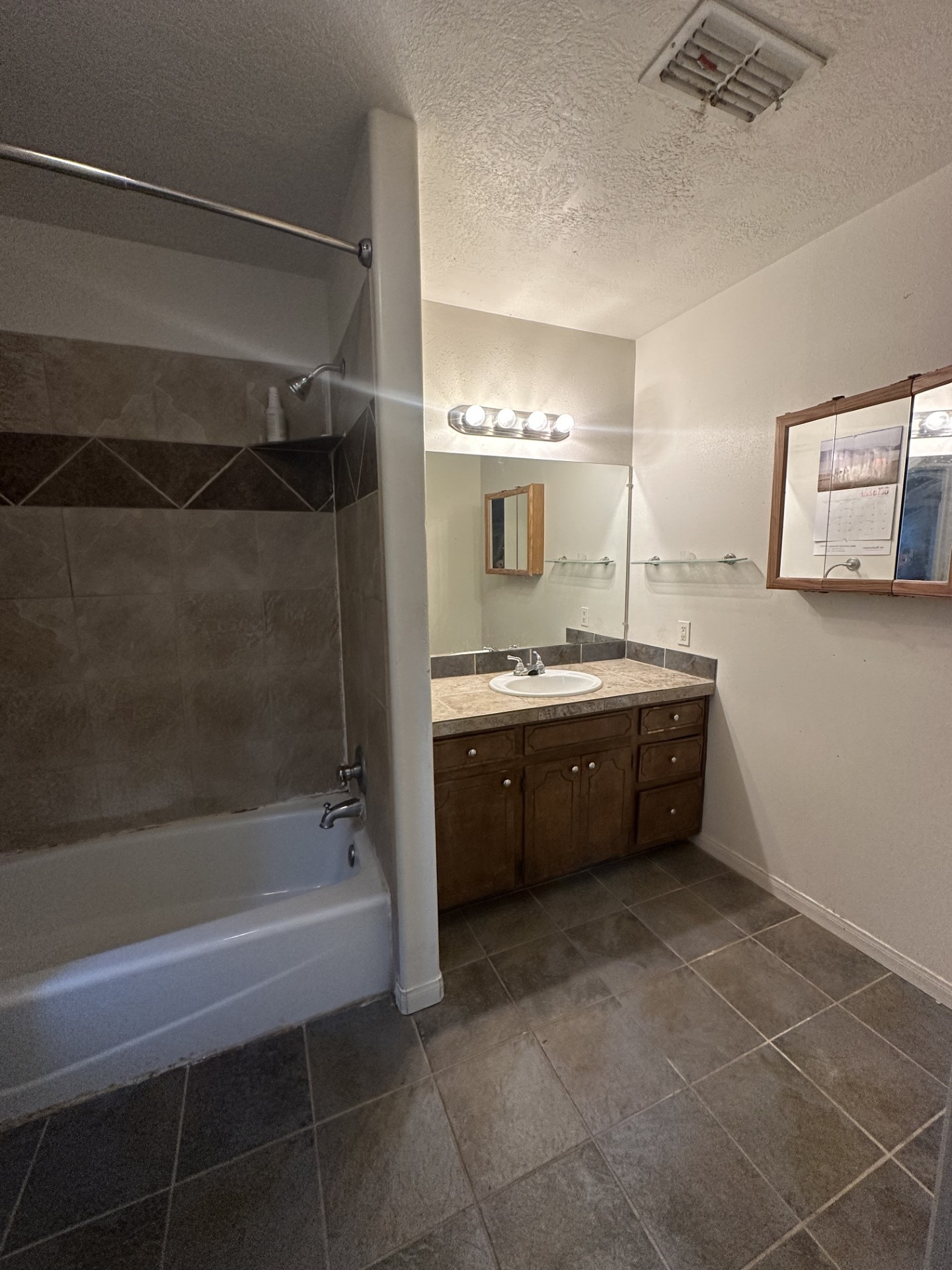 1214 E Alamo Property Photo 8