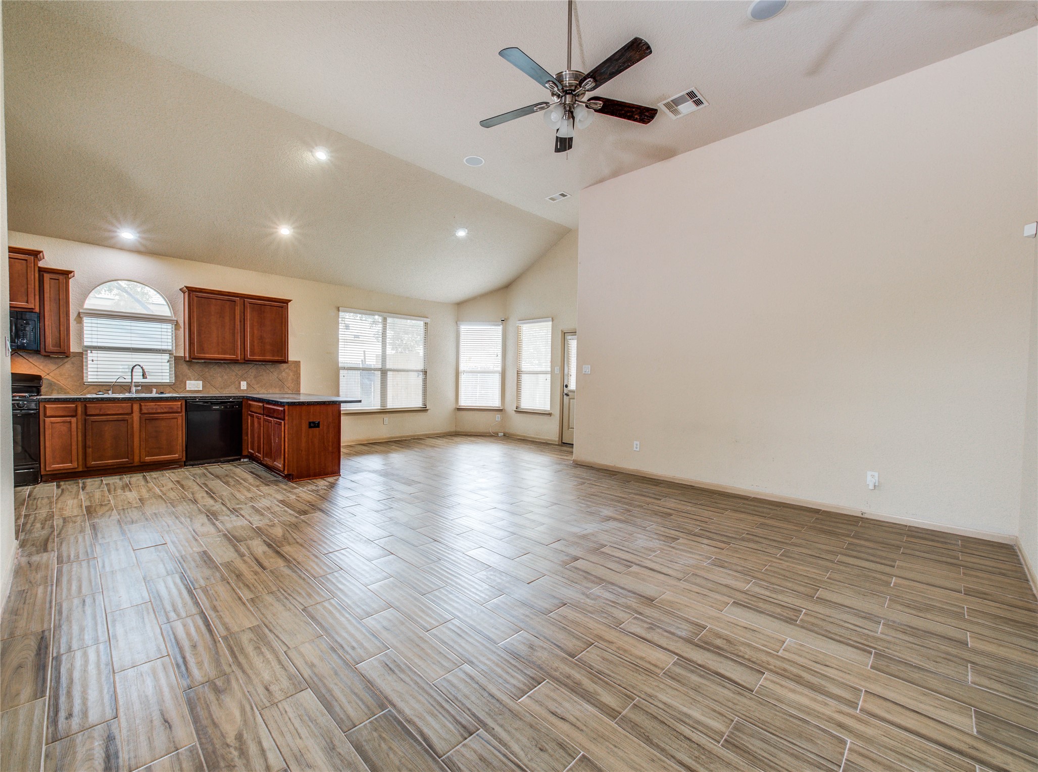 22411 Albee Drive Property Photo 7