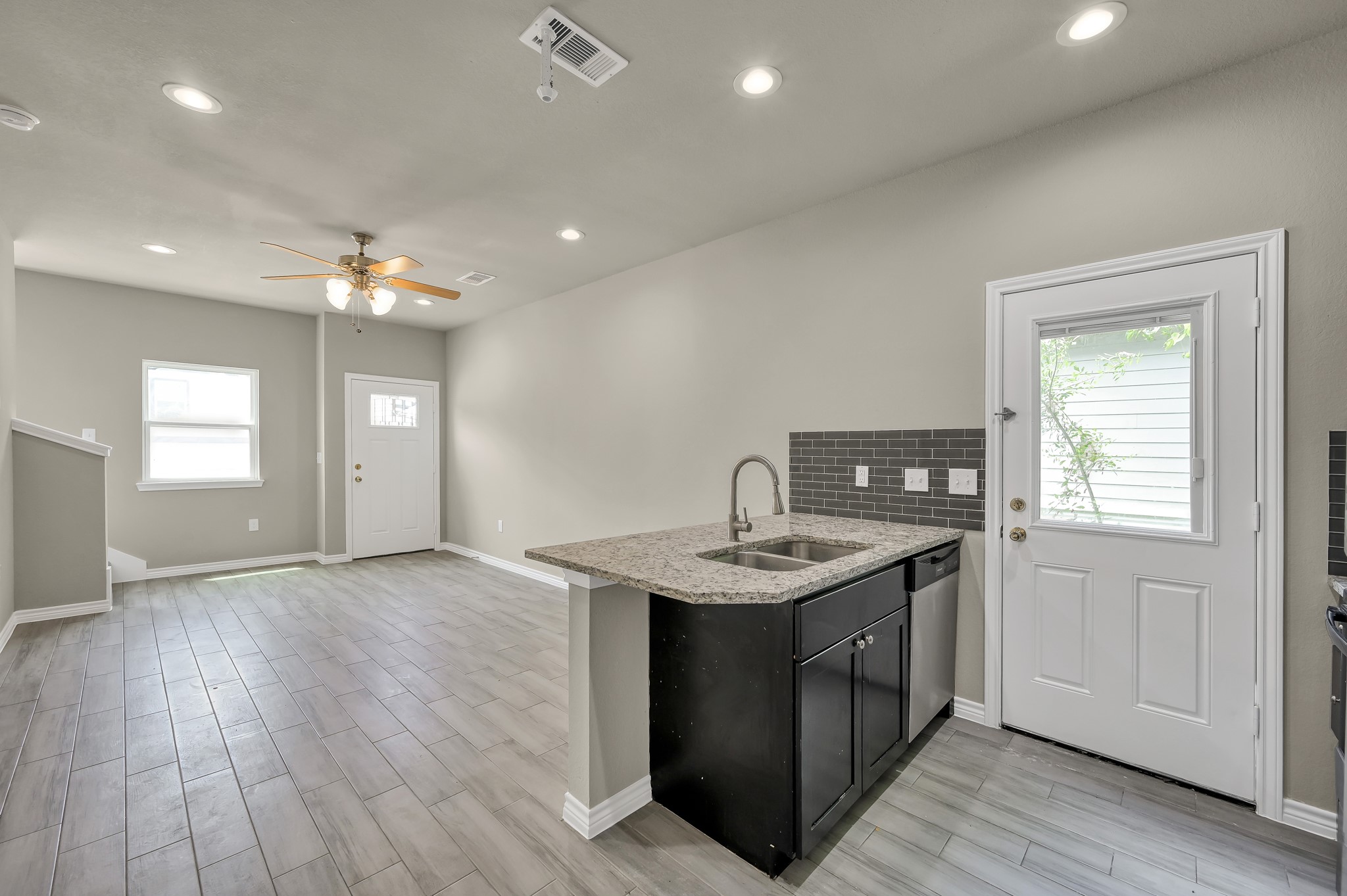 11756 White Cedar Street Property Photo 5