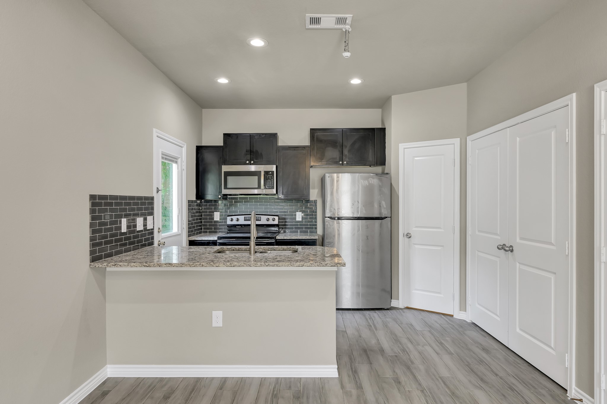 11756 White Cedar Street Property Photo 6