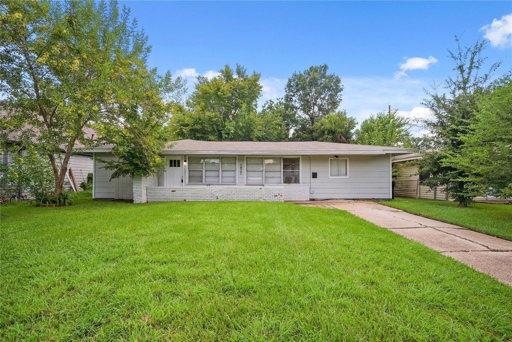 5822 Glenhurst Drive Property Photo 2