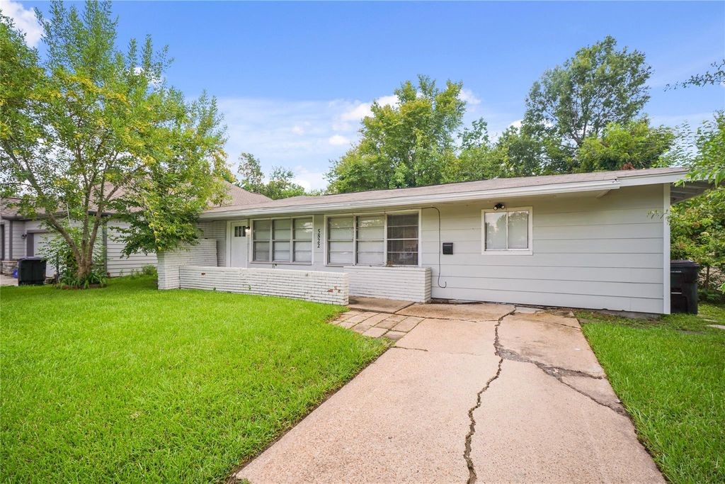 5822 Glenhurst Drive Property Photo 3