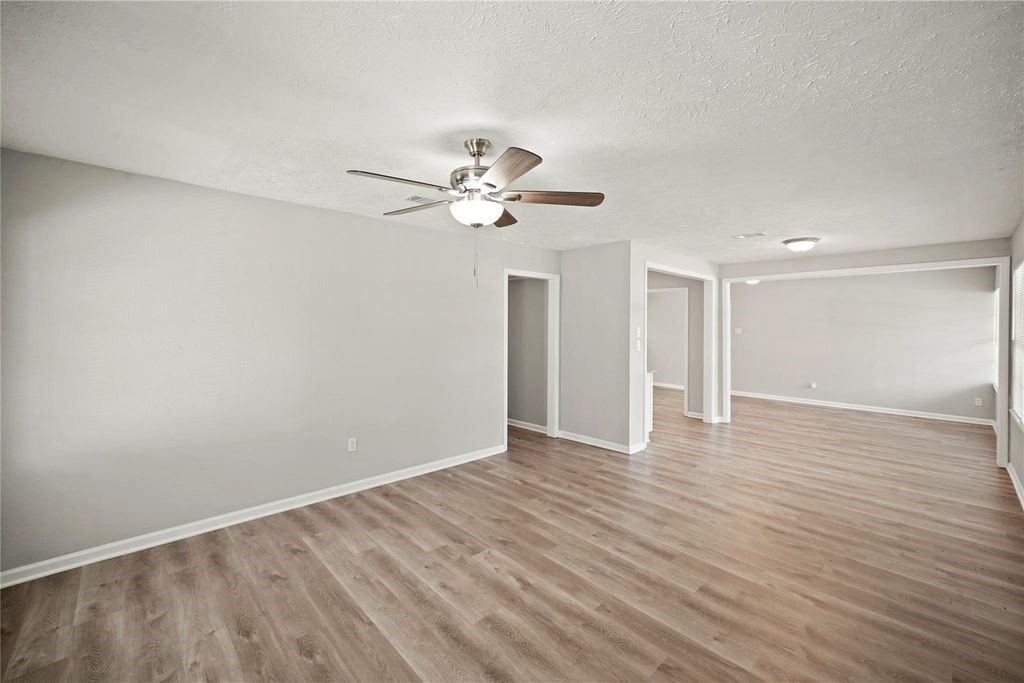 5822 Glenhurst Drive Property Photo 7