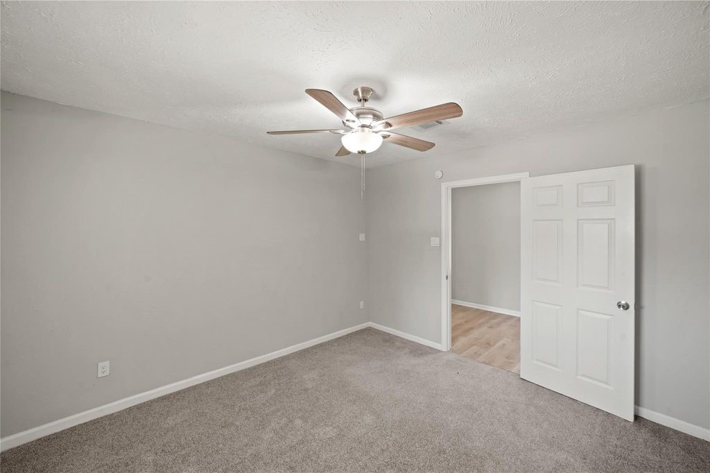 5822 Glenhurst Drive Property Photo 13