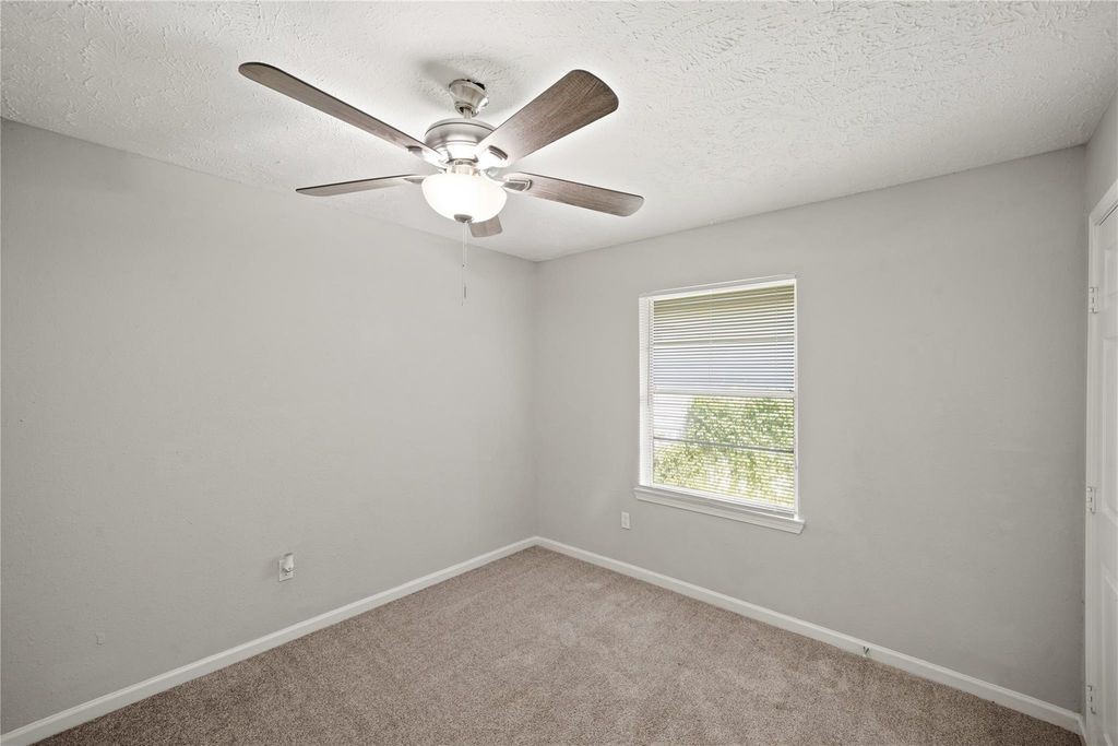 5822 Glenhurst Drive Property Photo 14