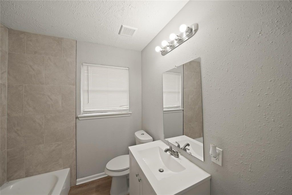 5822 Glenhurst Drive Property Photo 16