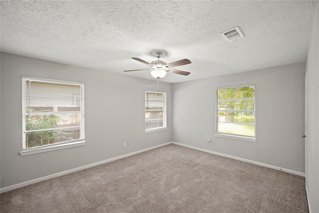 5822 Glenhurst Drive Property Photo 17