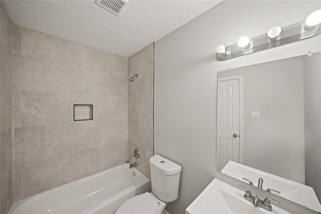 5822 Glenhurst Drive Property Photo 19