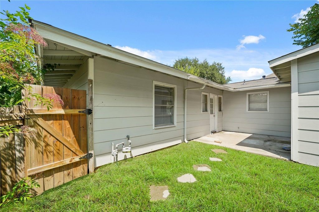5822 Glenhurst Drive Property Photo 22