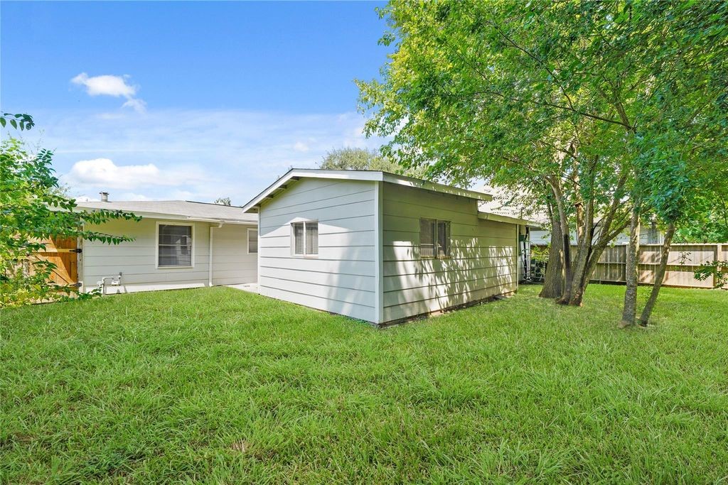 5822 Glenhurst Drive Property Photo 23
