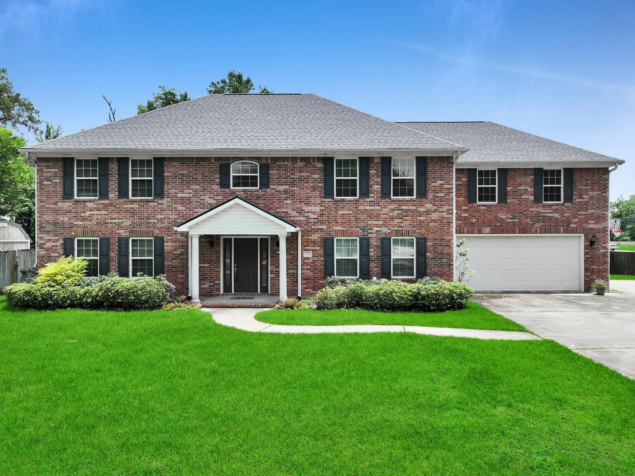 5 Twin Circle Drive Property Photo 2