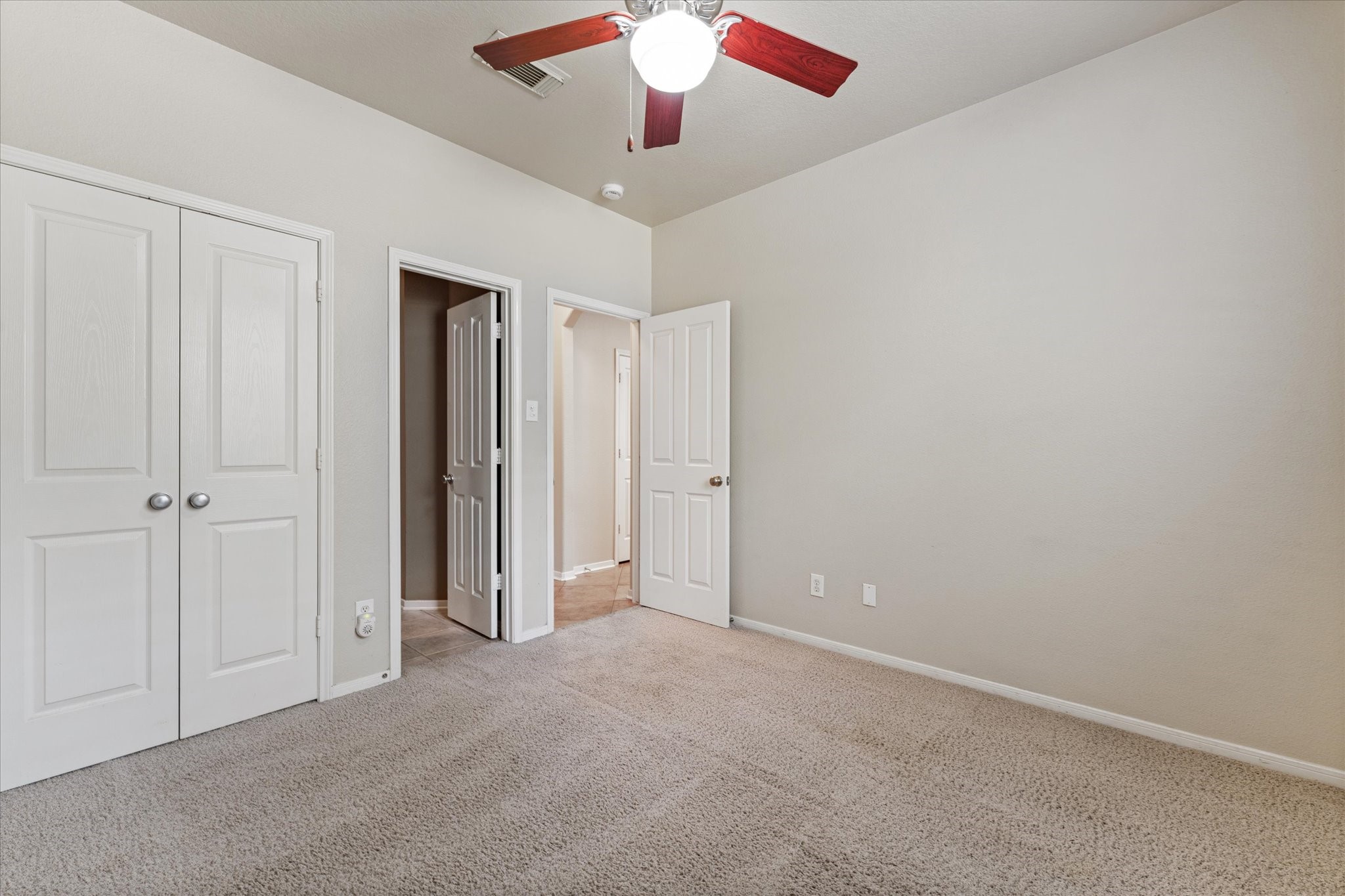 10 Seneca Place Property Photo 13