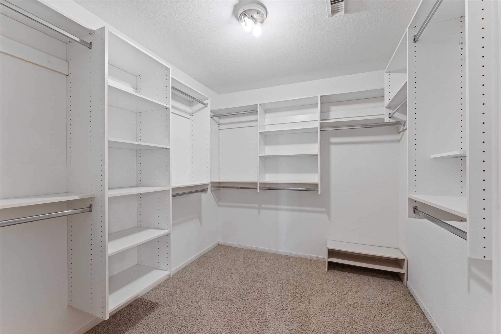 10 Seneca Place Property Photo 18