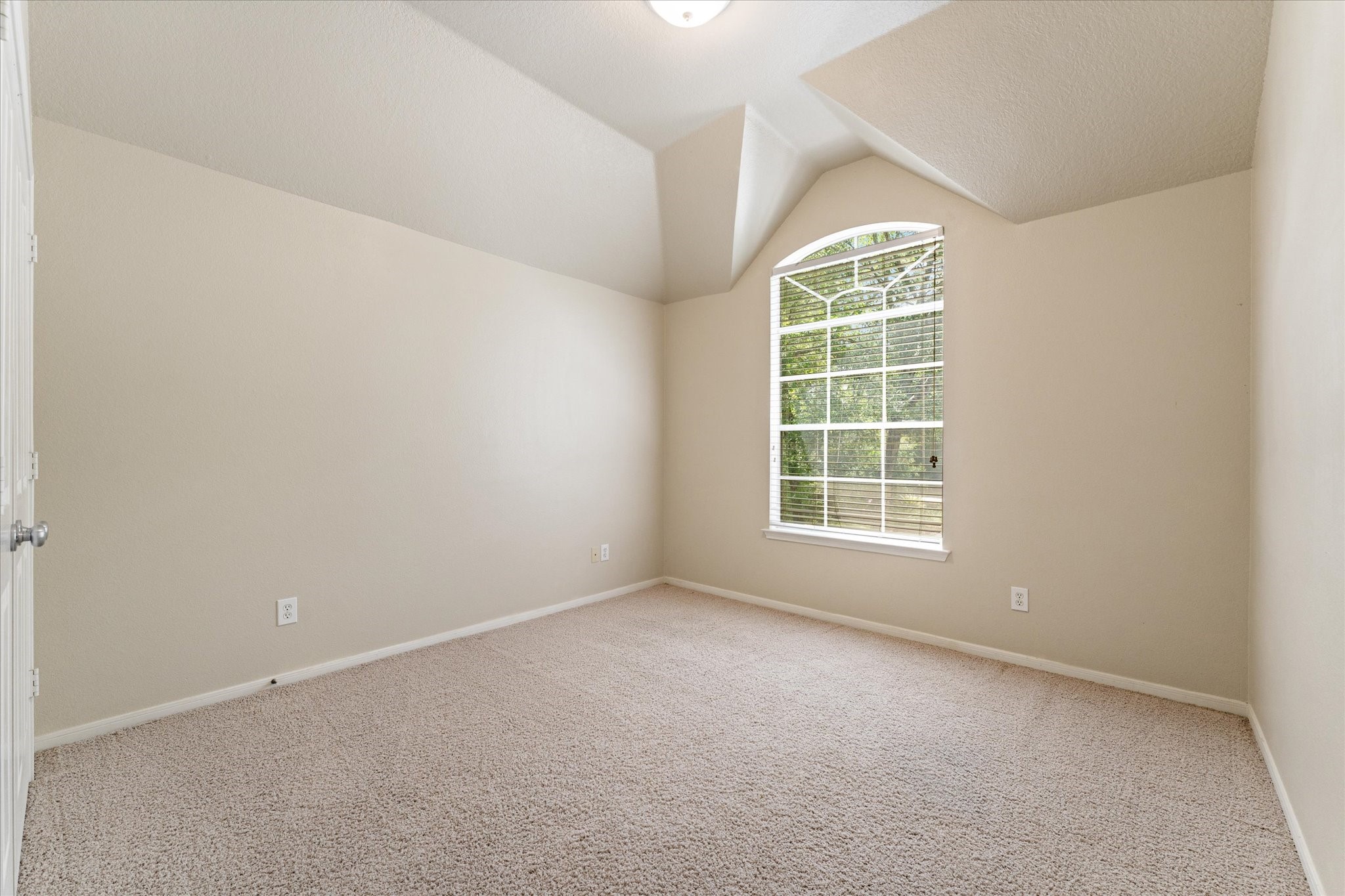 10 Seneca Place Property Photo 19
