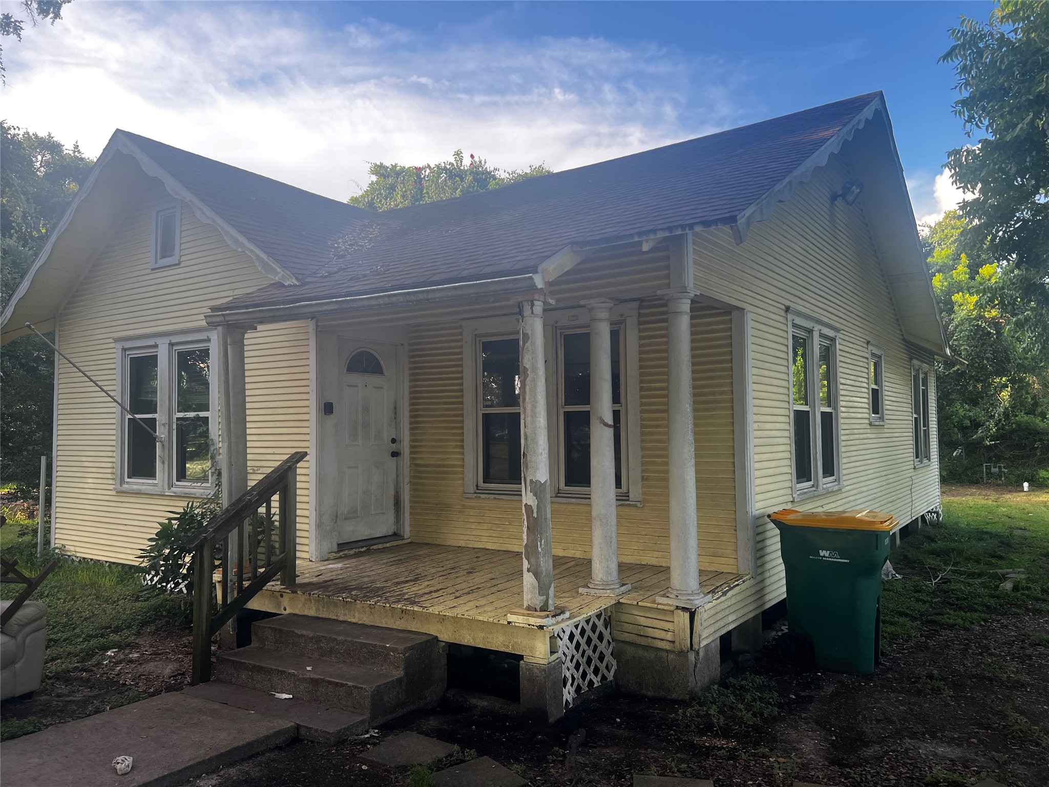701 Oak Street Property Photo 1