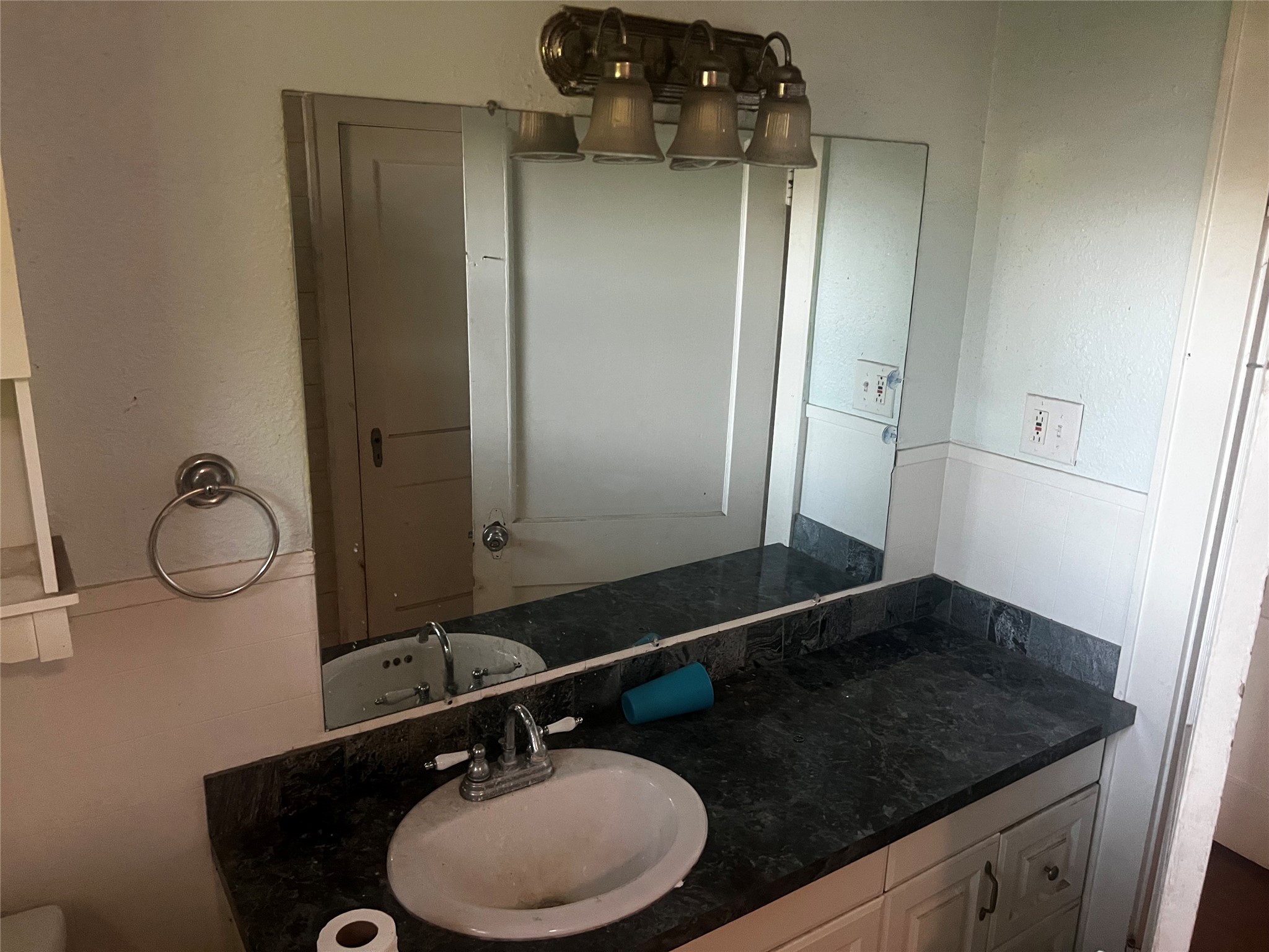 701 Oak Street Property Photo 13