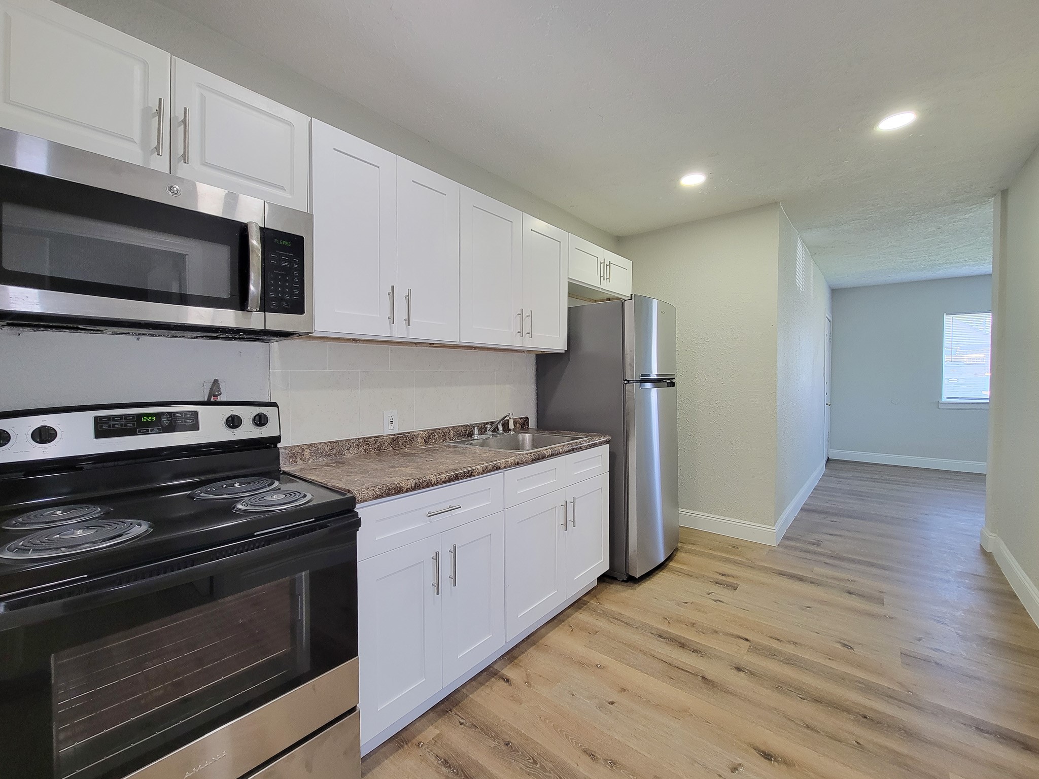 711 Avenue A 2 Property Photo 3