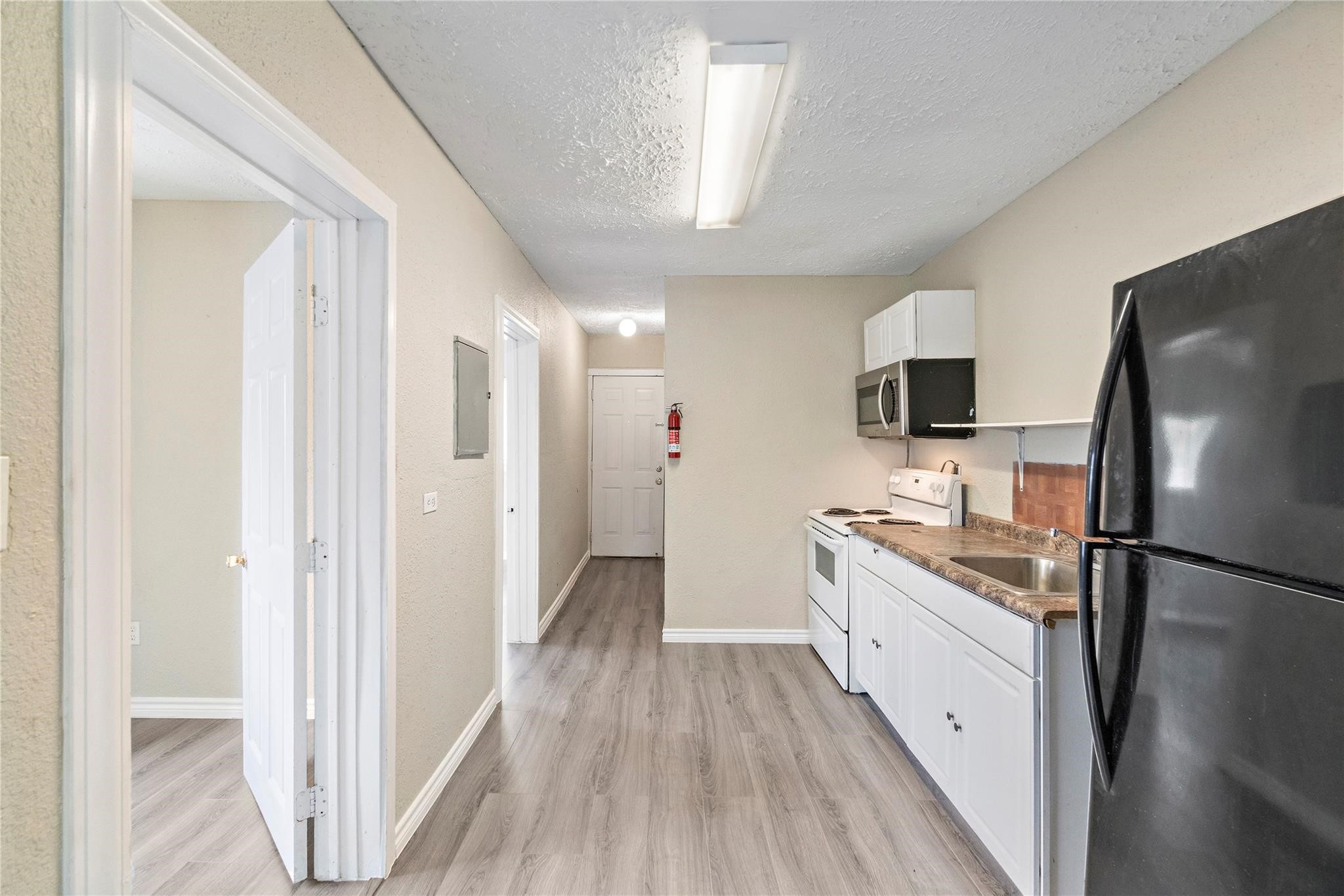 711 Avenue A 2 Property Photo 5