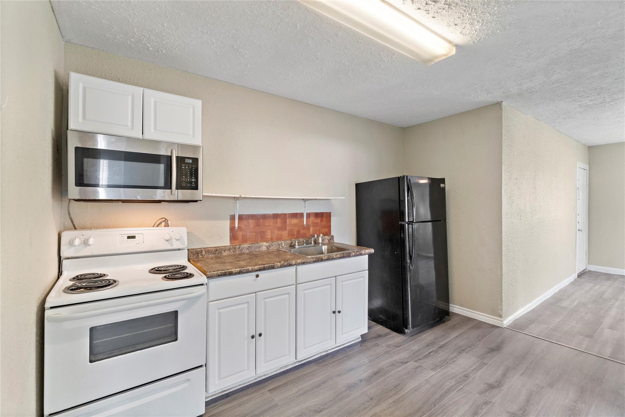 711 Avenue A 2 Property Photo 6