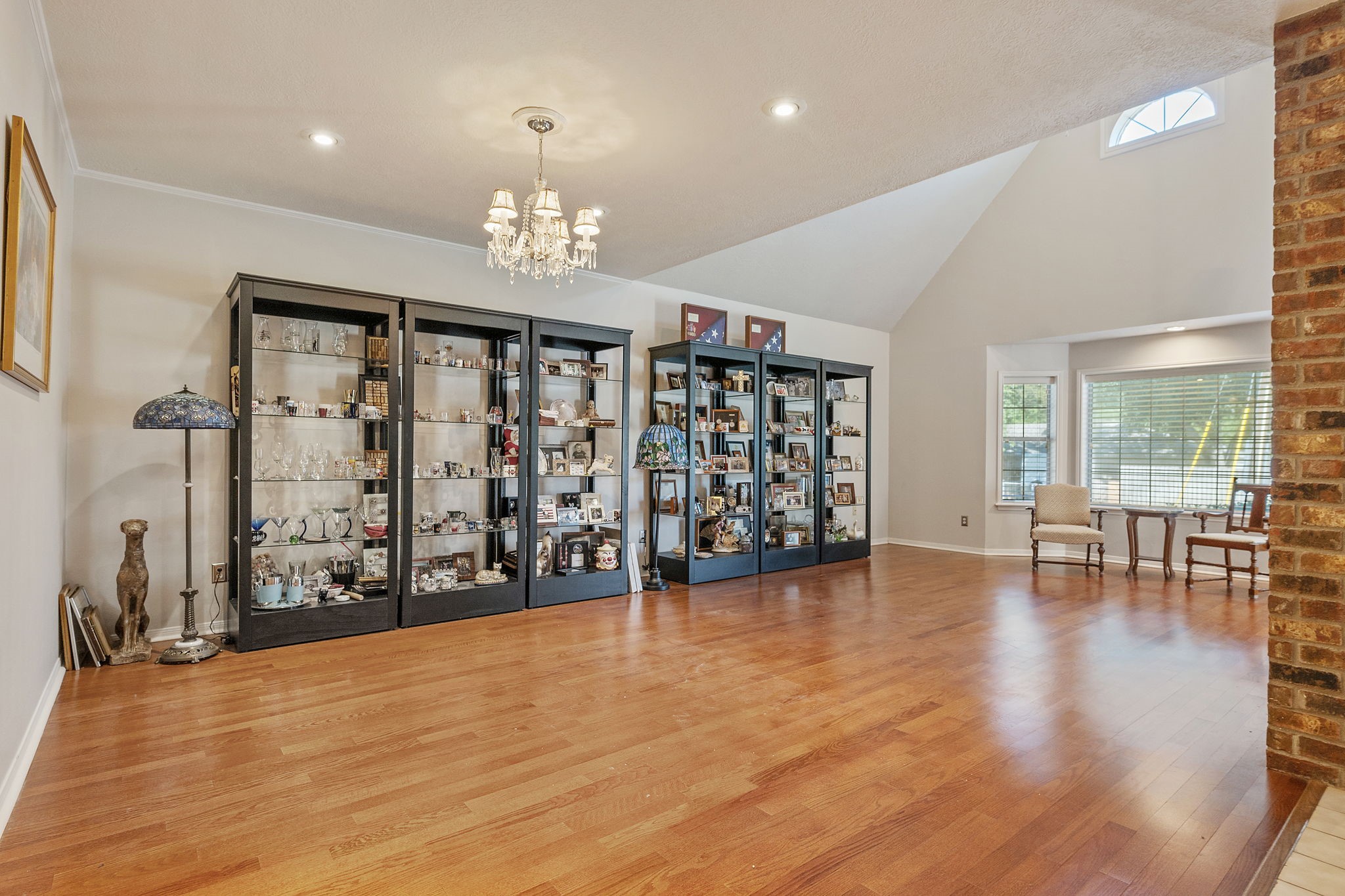 707 Walker Street Property Photo 4