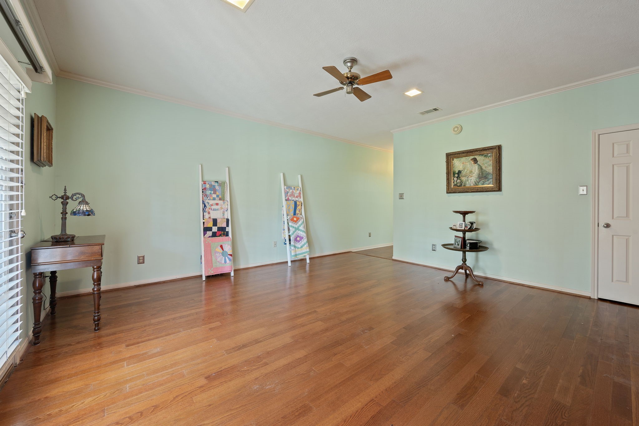 707 Walker Street Property Photo 8