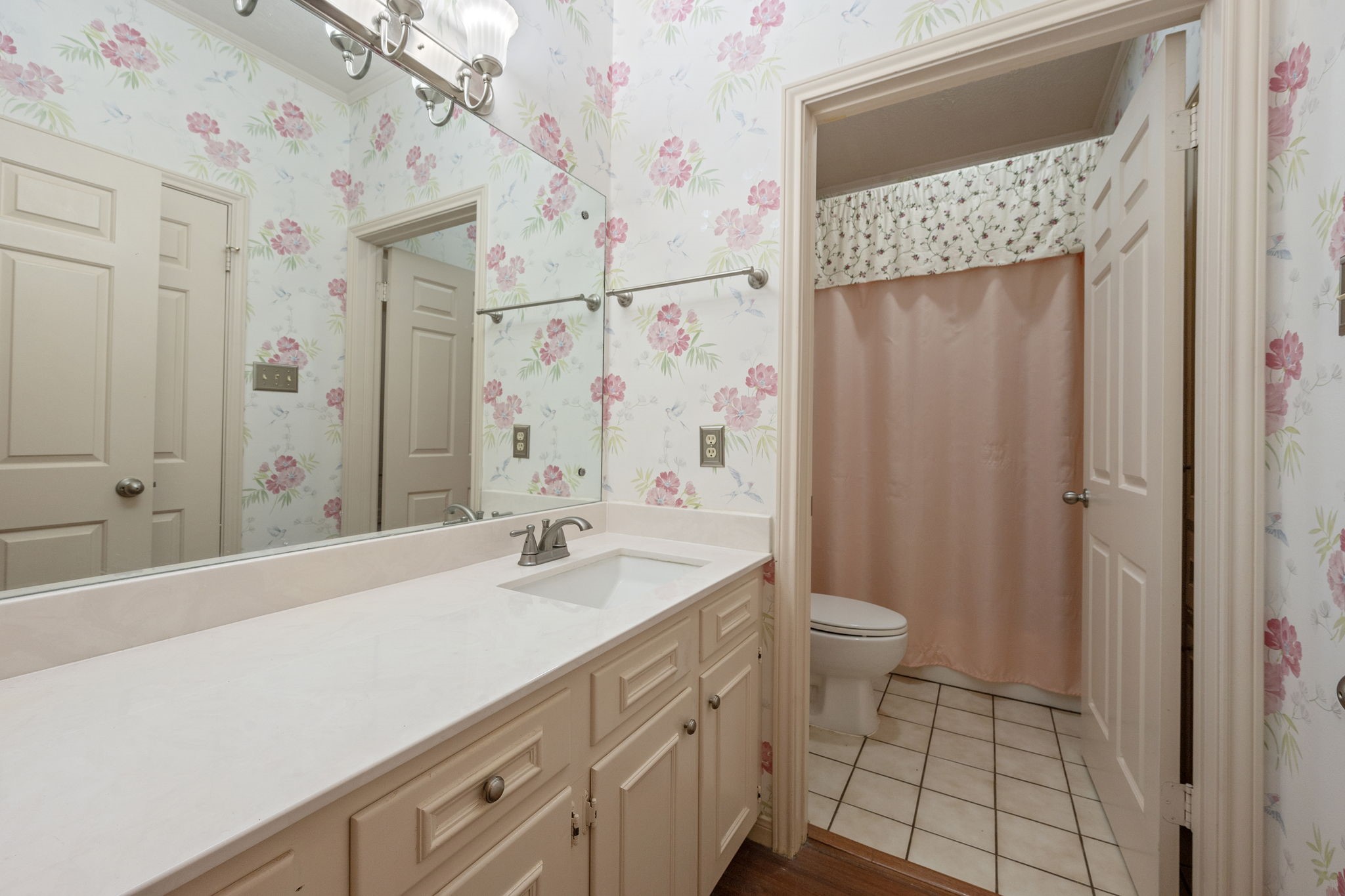 707 Walker Street Property Photo 11