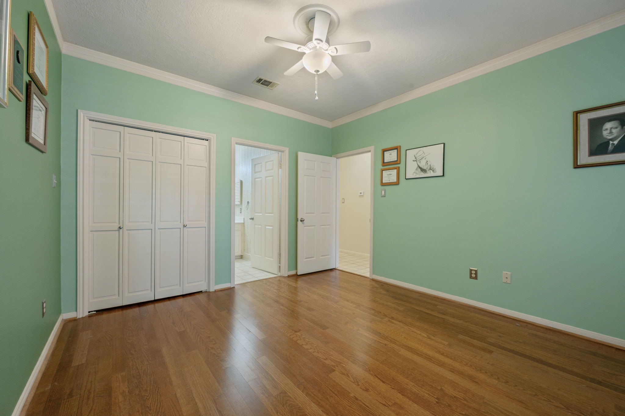 707 Walker Street Property Photo 12