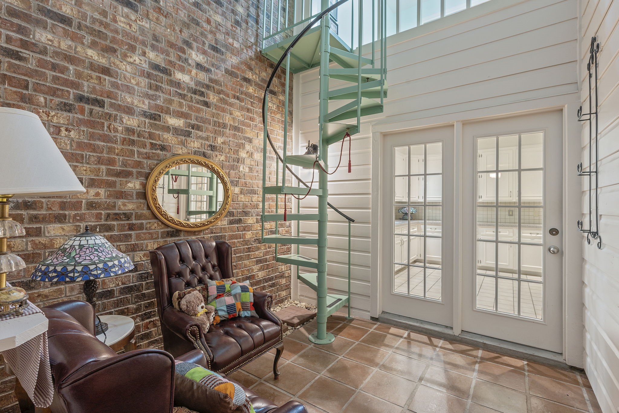 707 Walker Street Property Photo 16