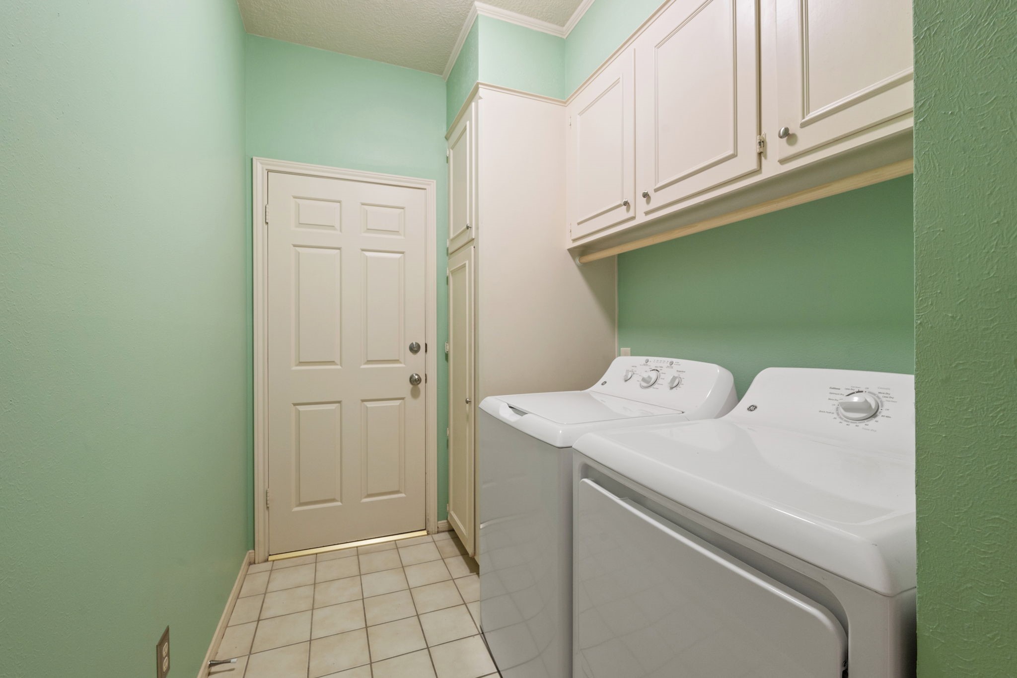 707 Walker Street Property Photo 20