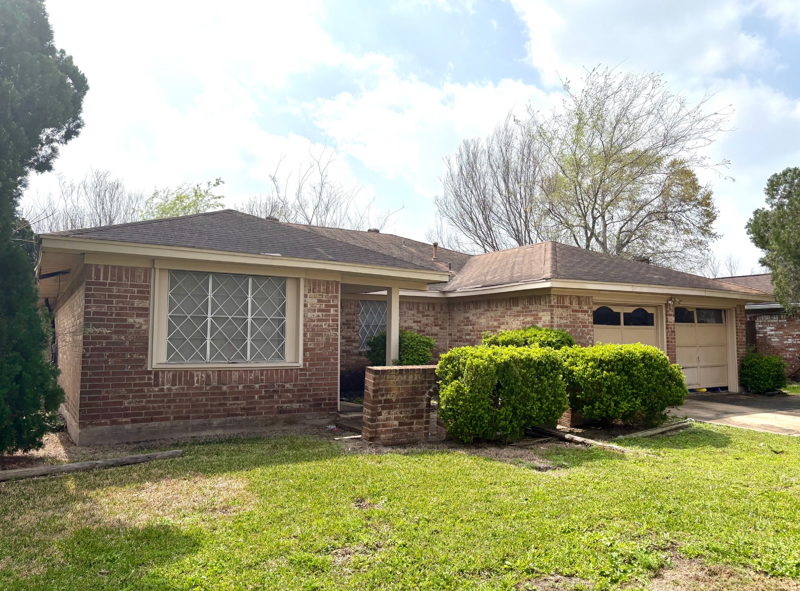 818 Overland Street Property Photo