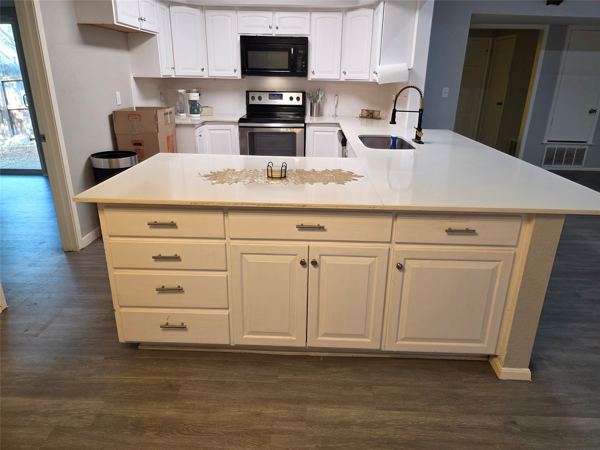 6515 Mission Hills Drive Property Photo 5