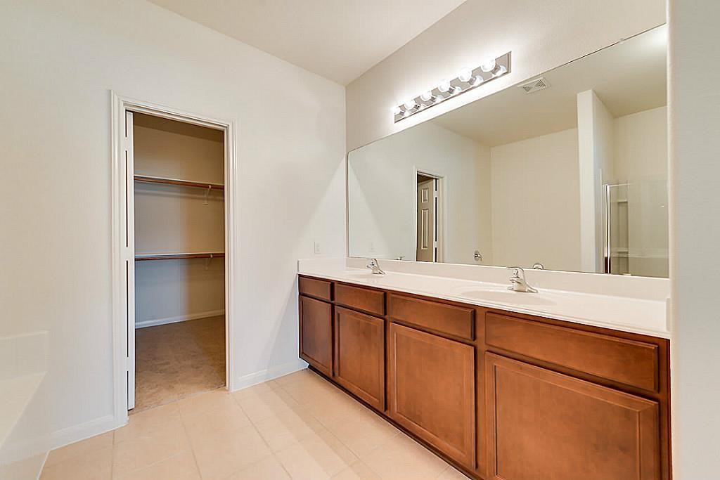 2023 Heath Ridge Lane Property Photo 4