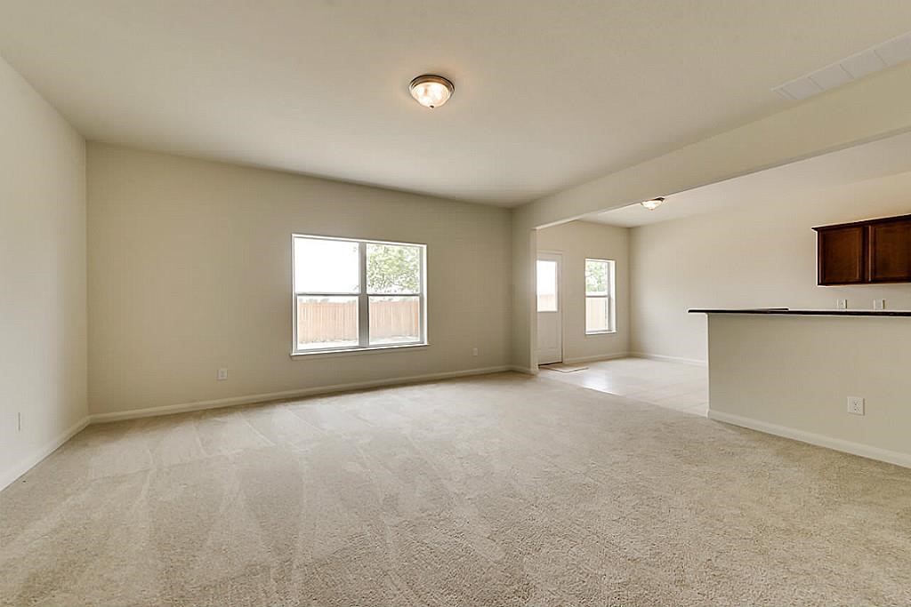 2023 Heath Ridge Lane Property Photo 6