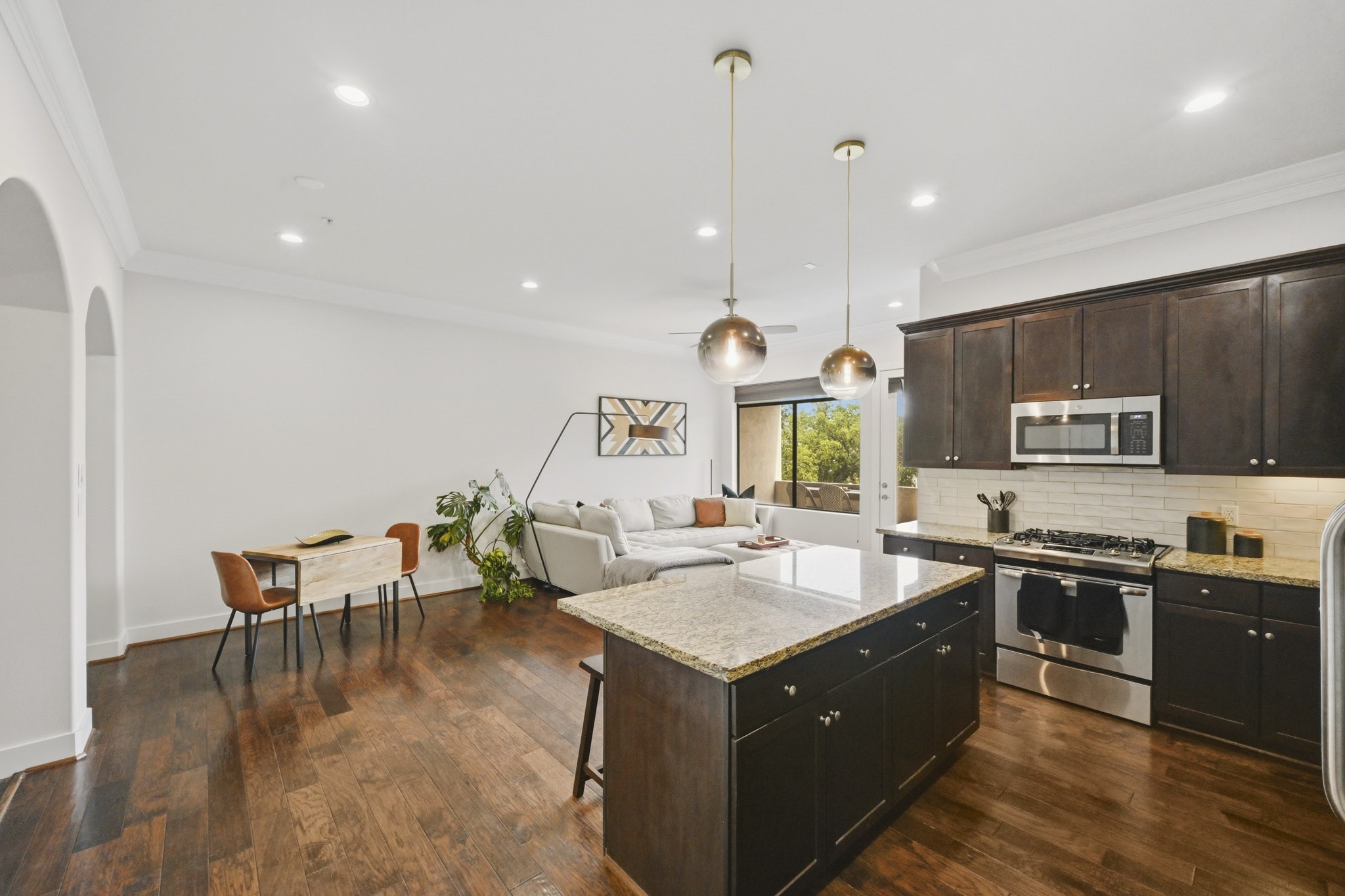 510 Lovett Boulevard 301 Property Photo 6