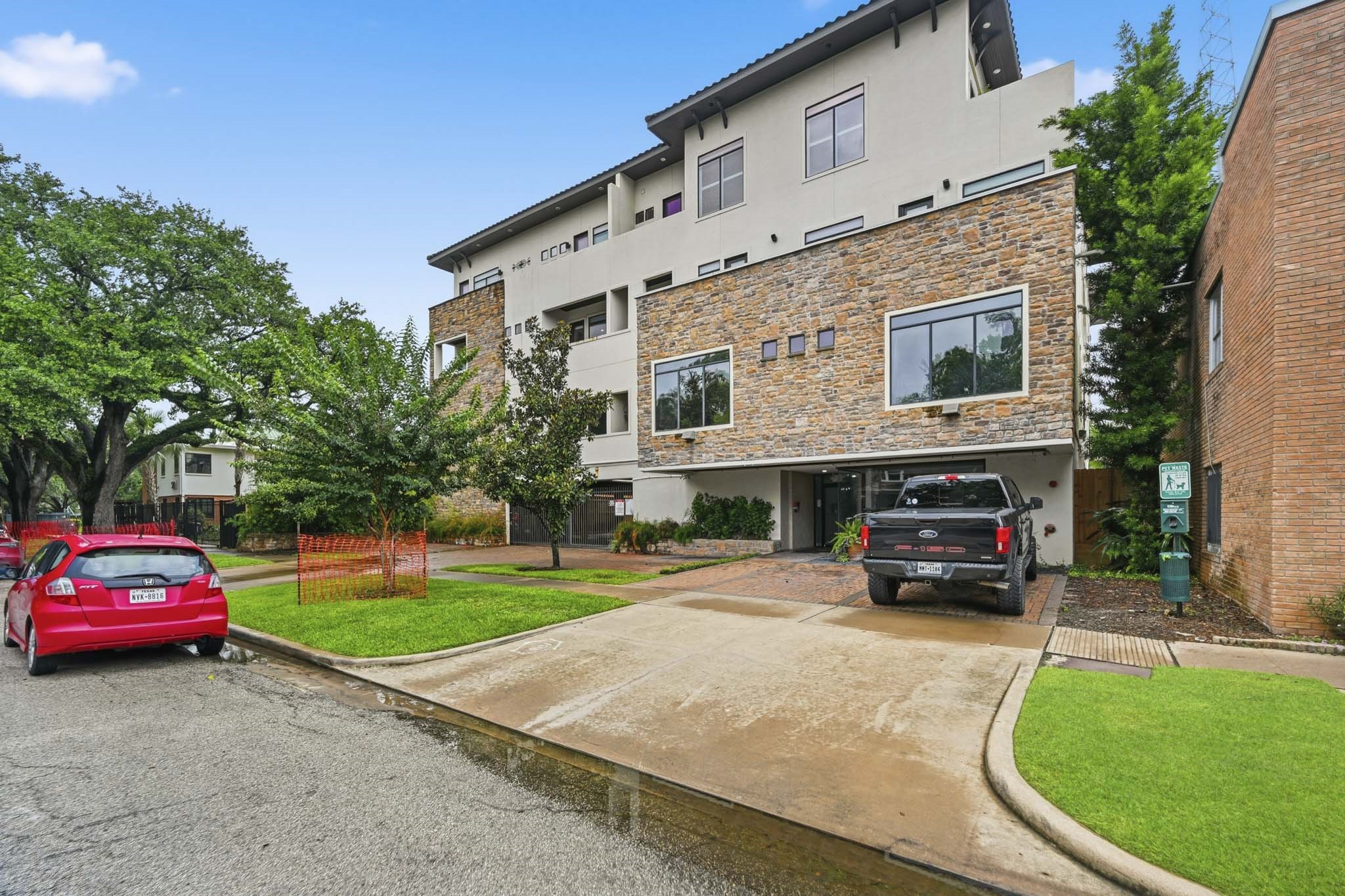 510 Lovett Boulevard 301 Property Photo 24
