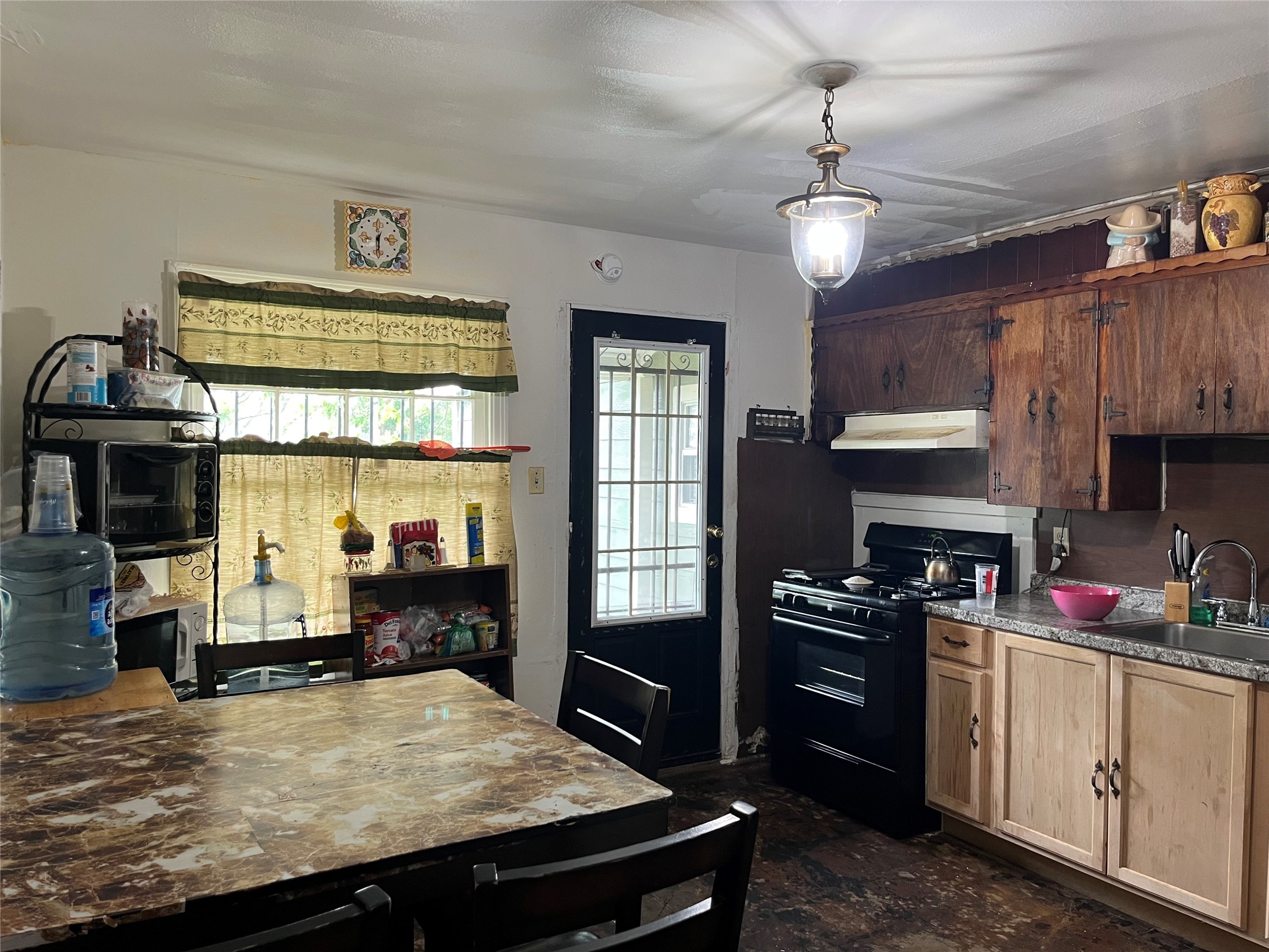 2836 Cochran Street Property Photo 4