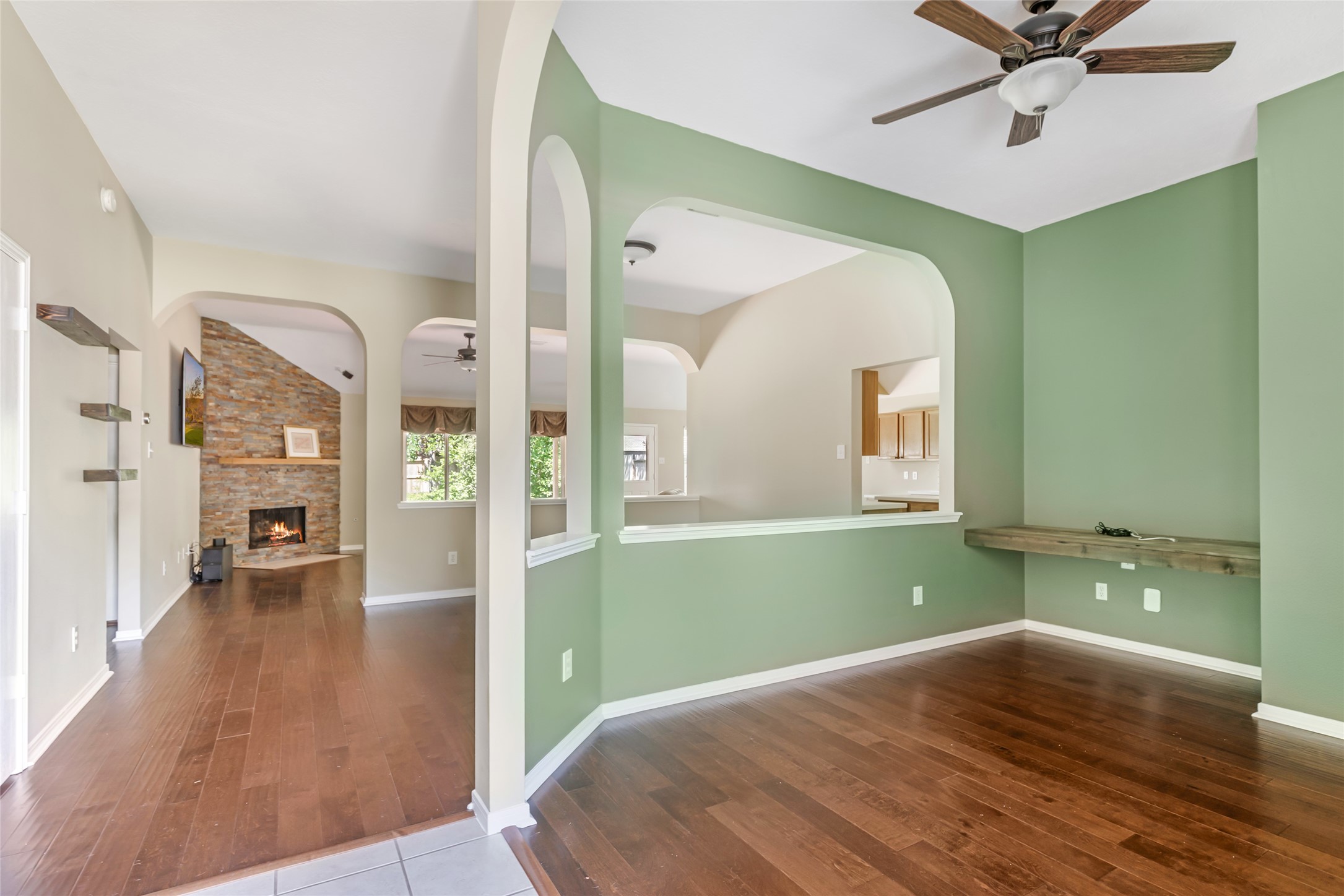 2203 Blossom Creek Drive Property Photo 3